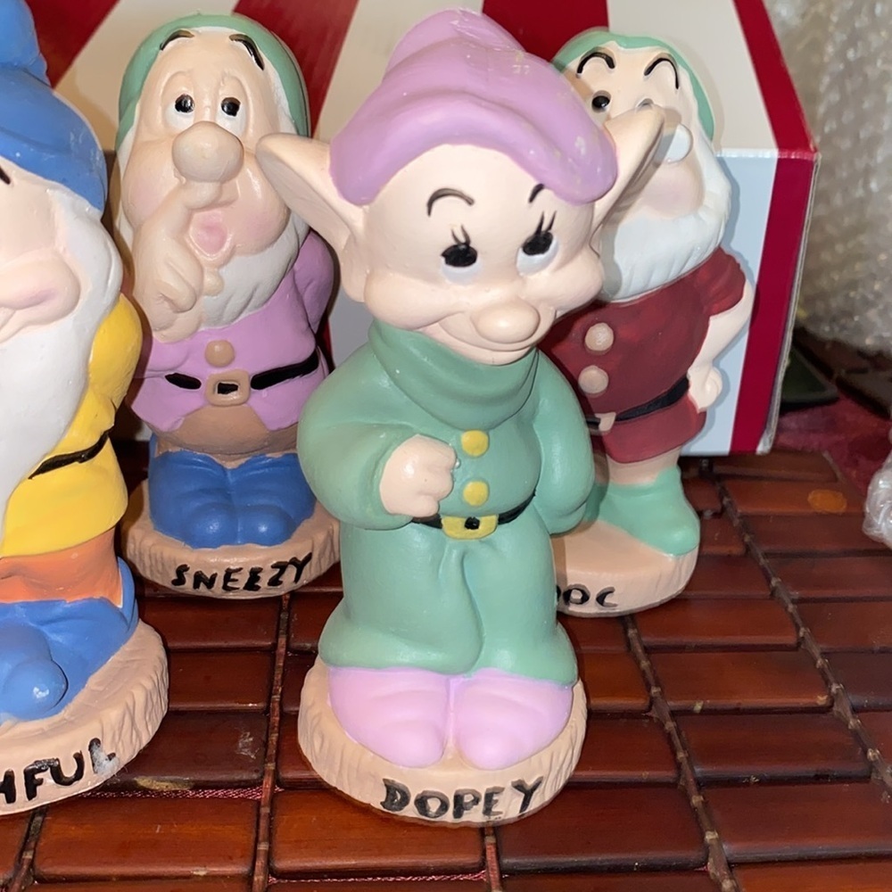 BX49 Snow White and the 7 dwarfs 
Snow-white 7.5”
Dwarfs 5-5.5” - Picture 2 of 6